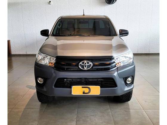 TOYOTA HILUX 2.8 D-4D TURBO DIESEL CS 4X4 MANUAL TOYOTA HILUX 2.8 D-4D TURBO DIESEL CS 4X4 MANUAL